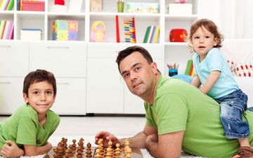 ليس للأطفال فقط.. لماذا يحتاج الكبار أيضاً للعب؟